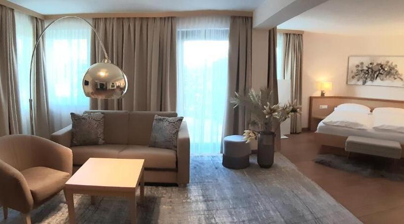 Четырехместный Номер Superior, Restaurant Gollner