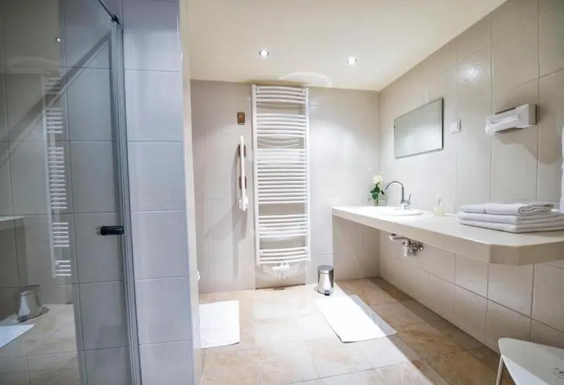 Superior Triple Room, Restaurant Gollner