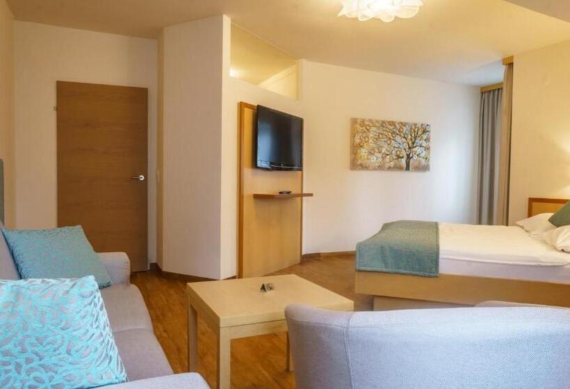 Трехместный Номер Superior, Restaurant Gollner