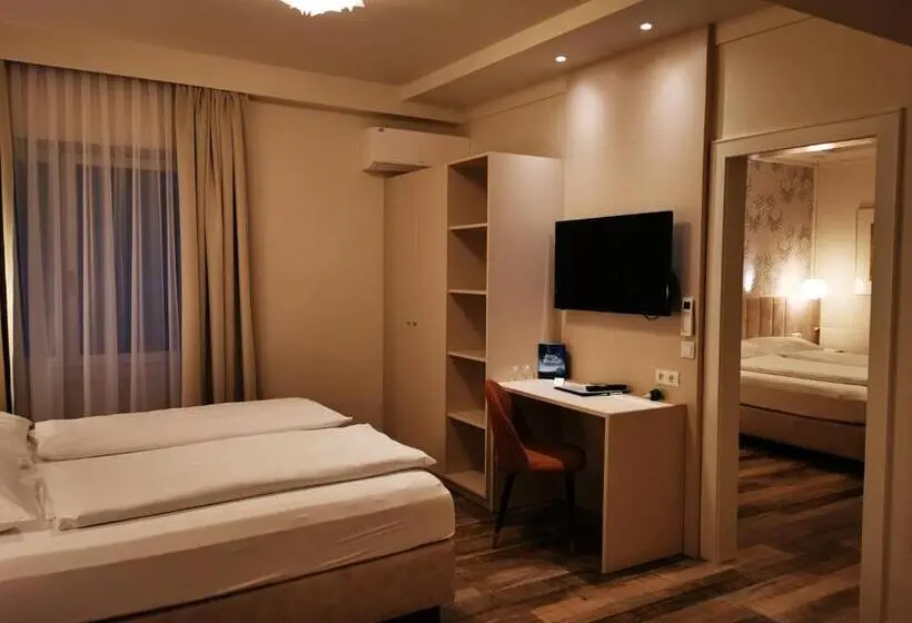 Superior Quadruple Room, Restaurant Gollner