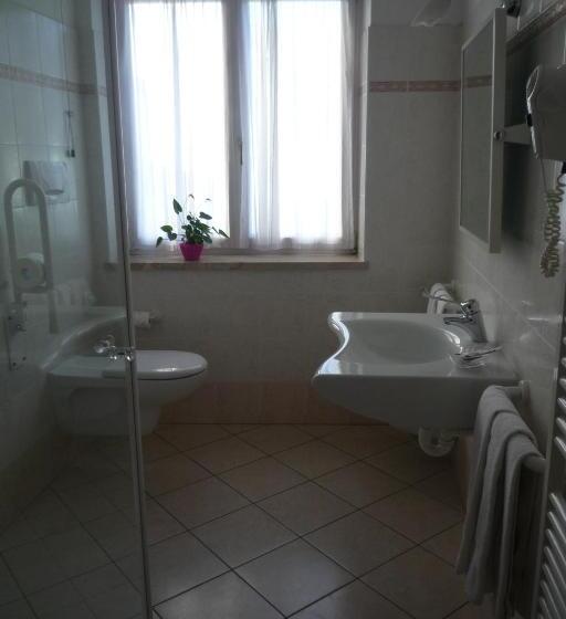 标准三人间, Piccolo Fiore