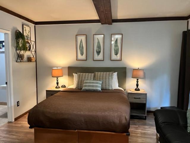 발코니가 있는 스위트, Redwoods River Resort & Campground