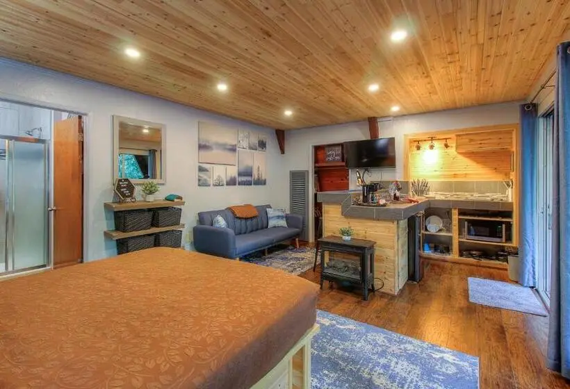 デラックススイート, Redwoods River Resort & Campground