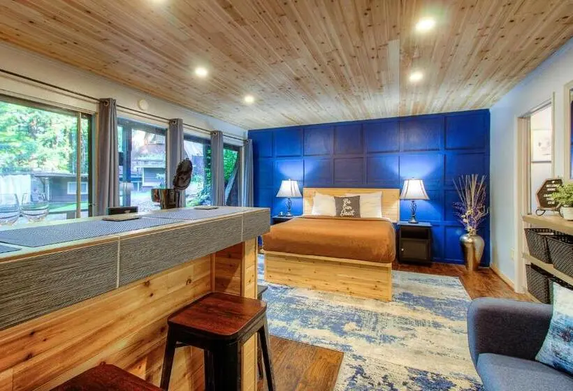 デラックススイート, Redwoods River Resort & Campground