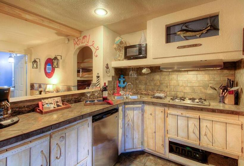 디럭스 스위트, Redwoods River Resort & Campground