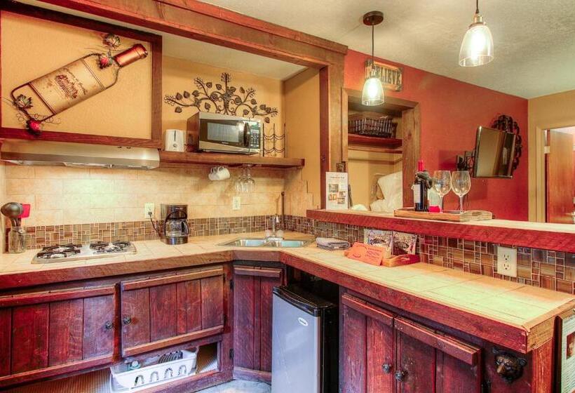 디럭스 스위트, Redwoods River Resort & Campground