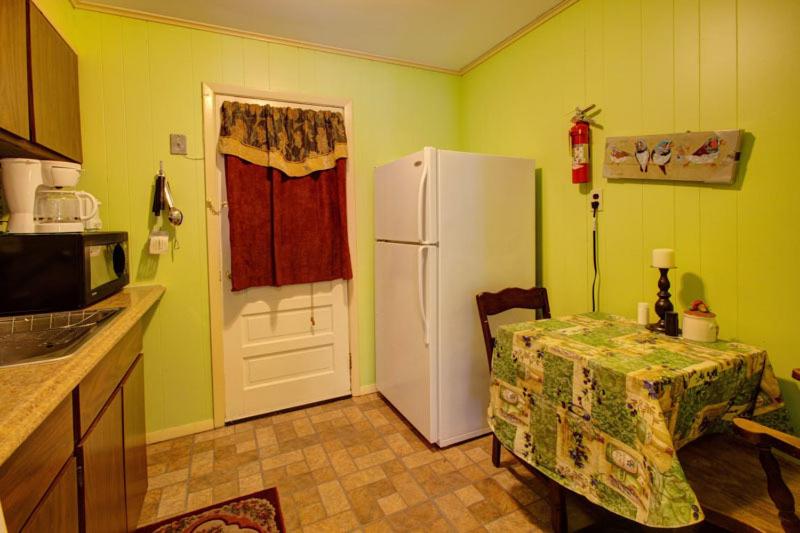 디럭스 스튜디오, Starlite Motel & Suites