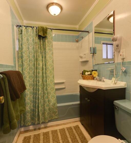 디럭스 스튜디오, Starlite Motel & Suites