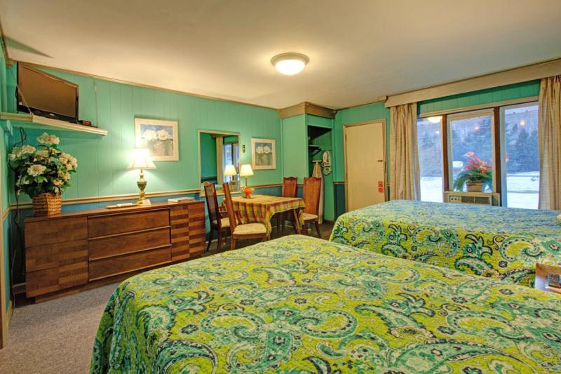 디럭스 스튜디오, Starlite Motel & Suites