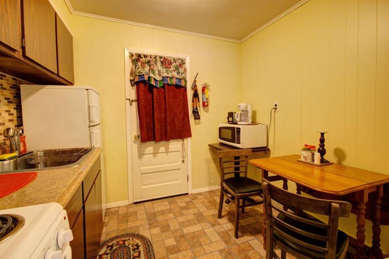 디럭스 스튜디오, Starlite Motel & Suites