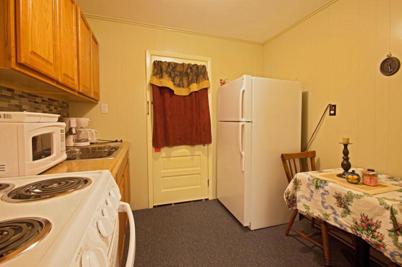 디럭스 스튜디오, Starlite Motel & Suites