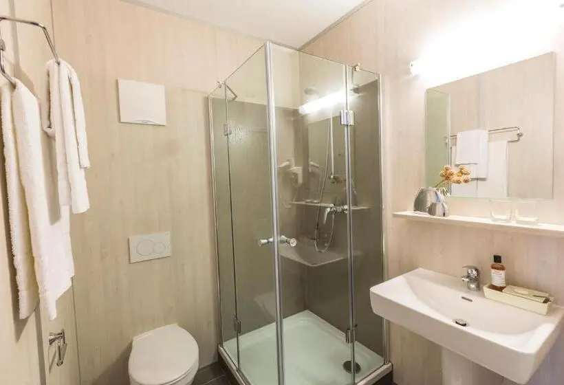 Standard Kolmen Hengen Huone, Topmotel