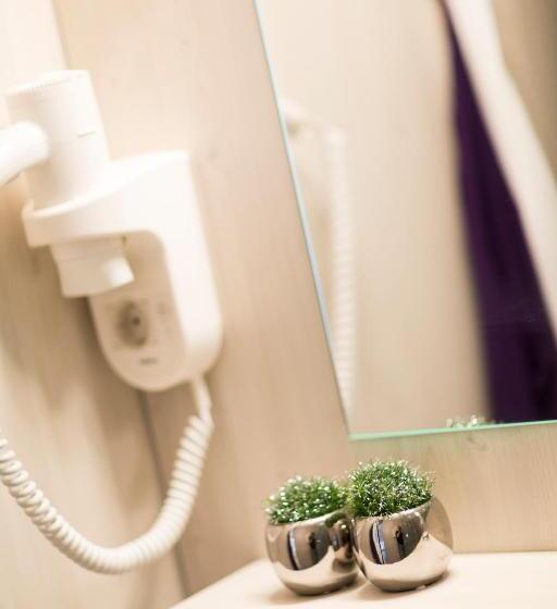 标准三人间, Topmotel