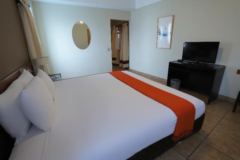 غرفة قياسية لذوى الاحتياجات الخاصة, Crowne Plaza Hotel Los Angeles Harbor, An Ihg