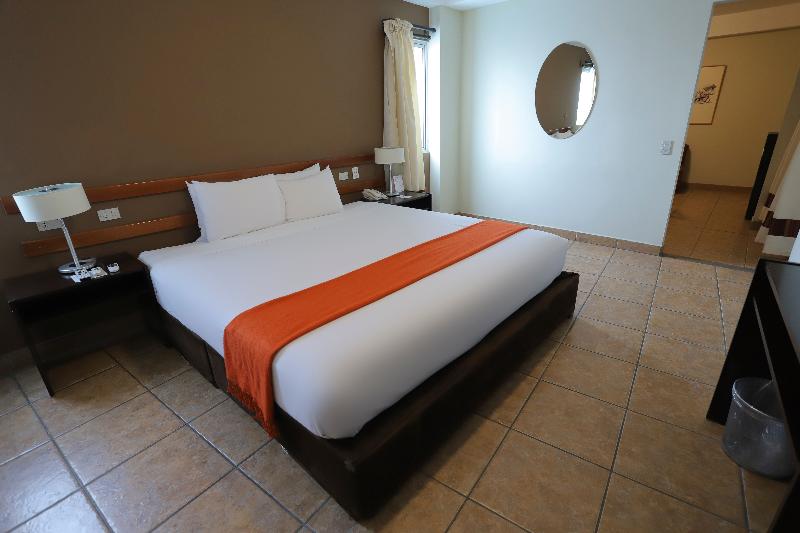 Номер Стандарт Адаптированный для Инвалидов, Crowne Plaza Hotel Los Angeles Harbor, An Ihg