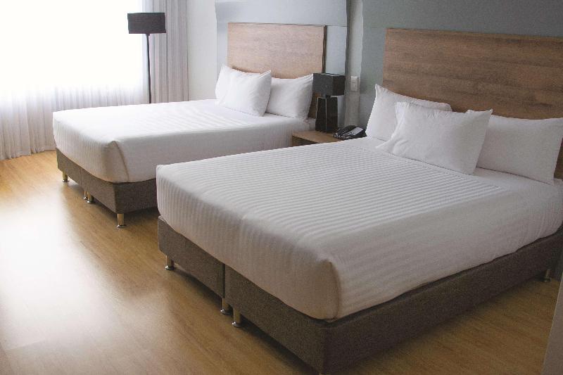 غرفة قياسية سرير كينج لذوى الإحتياجات الخاصة, Crowne Plaza Hotel Los Angeles Harbor, An Ihg