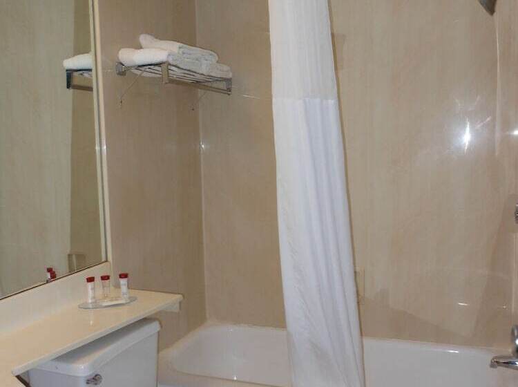 חדר סטנדרט שתי מיטות זוגיות, Ramada By Wyndham Davenport Orlando South