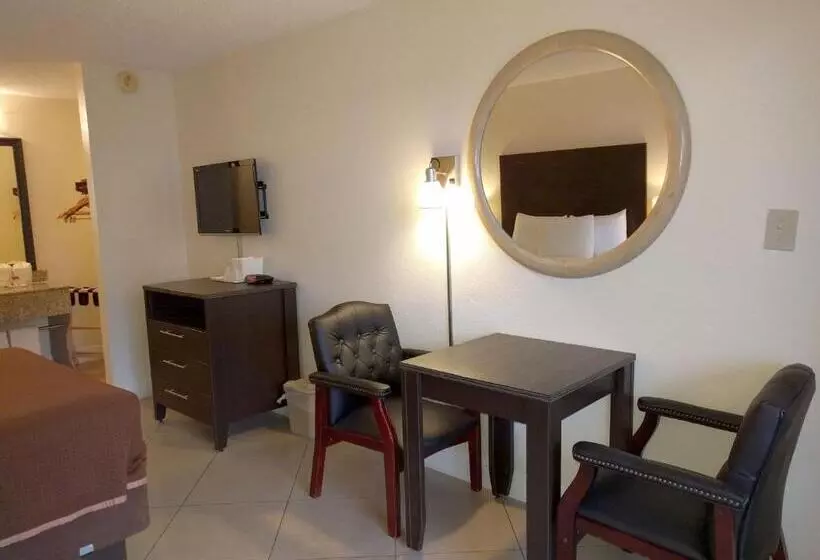 ２ダブルベッドのスタンダードルーム, Red Carpet Inn Airport Fort Lauderdale