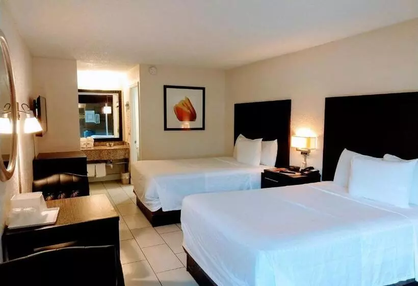 ２ダブルベッドのスタンダードルーム, Red Carpet Inn Airport Fort Lauderdale