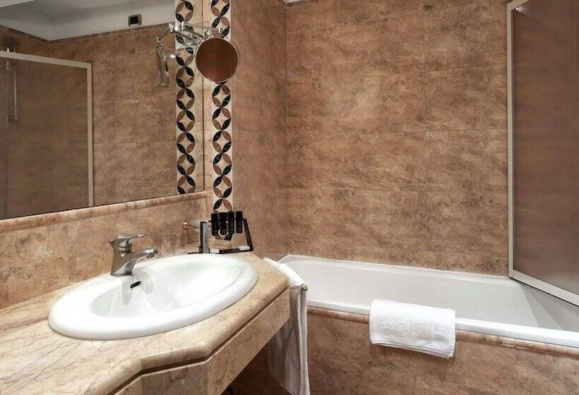 اتاق استاندارد سه نفره, Roma Aurelia Antica