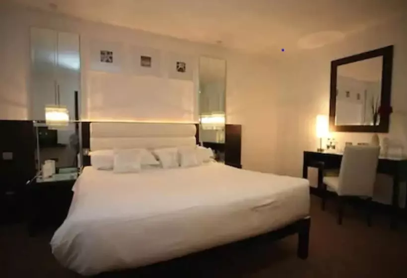 اتاق استاندارد, Zuni Restaurant & Boutique