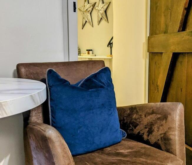 舒适型房间, The Keepers Arms