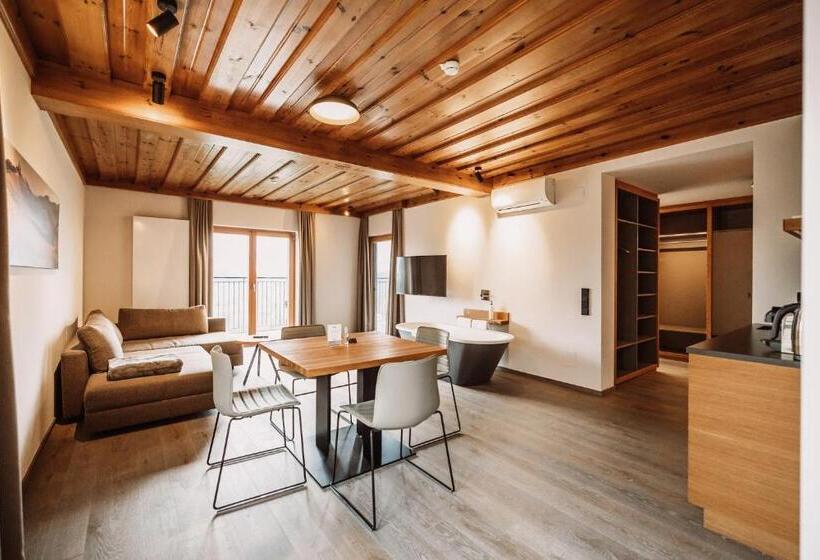 Superior suite with balcony, Weinhotel Maitz Wolfgang