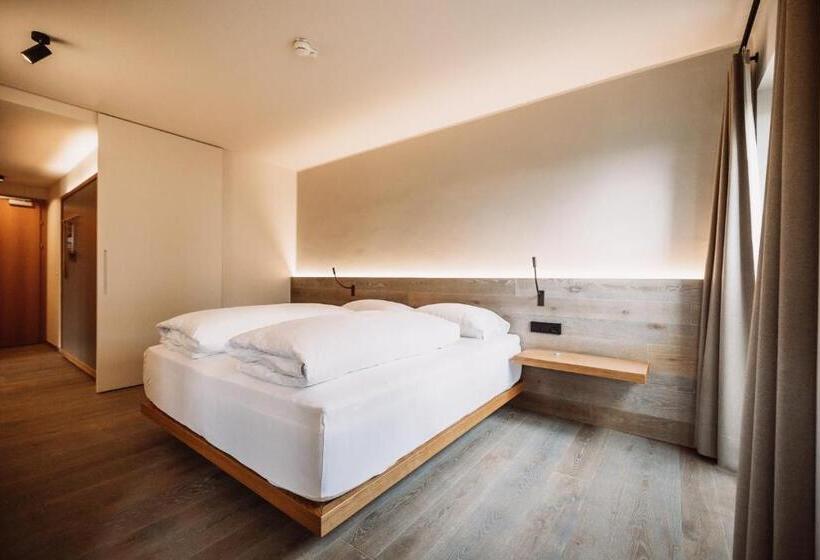 Superior suite with balcony, Weinhotel Maitz Wolfgang