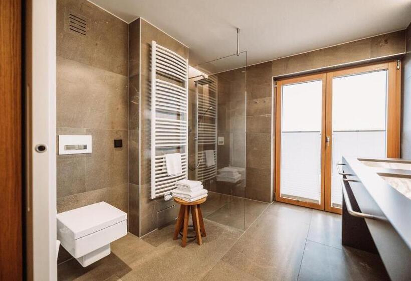 Superior suite with balcony, Weinhotel Maitz Wolfgang