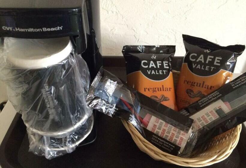 带大床的豪华间, Connell Inn And Suites