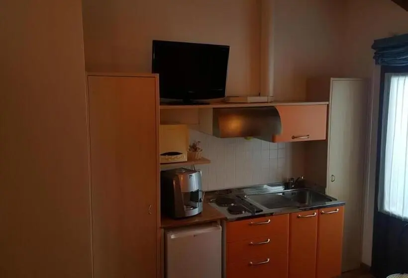 スタンダードスタジオ, La Baita D'oro Ristorante Residence