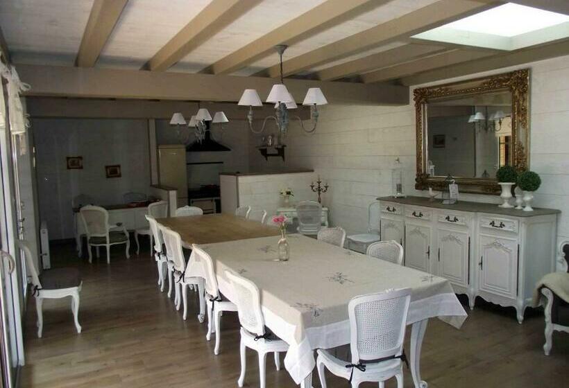 Номер Стандартный Кровать Куин, Les Belles époques B&b   Piscine   Terrasses   Brumisateurs   Proche Puy Du Fou