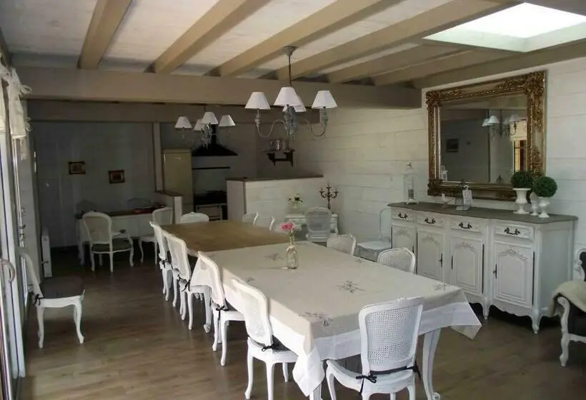 クイーンサイズベッドのスタンダードルーム, Les Belles époques B&b   Piscine   Terrasses   Brumisateurs   Proche Puy Du Fou