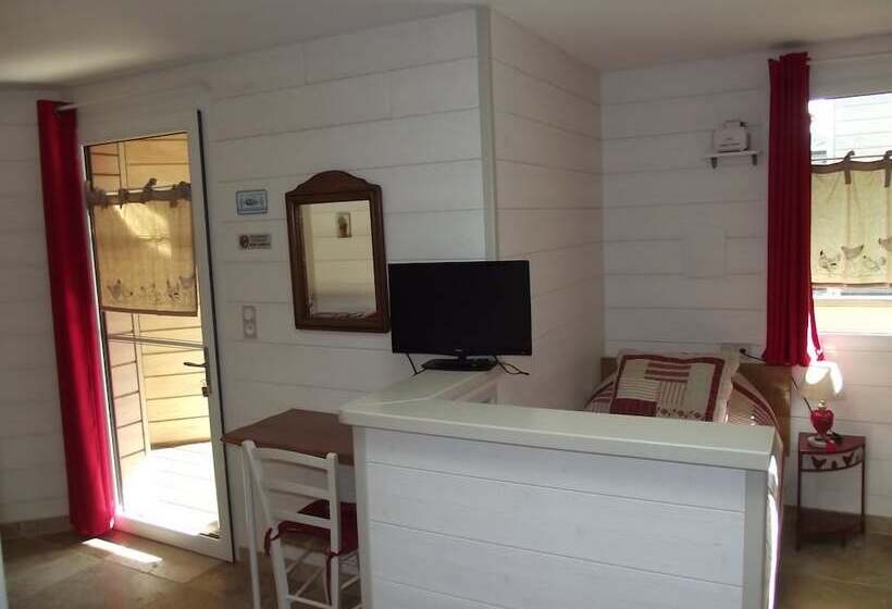 Четырехместный Номер Стандарт, Les Belles époques B&b   Piscine   Terrasses   Brumisateurs   Proche Puy Du Fou