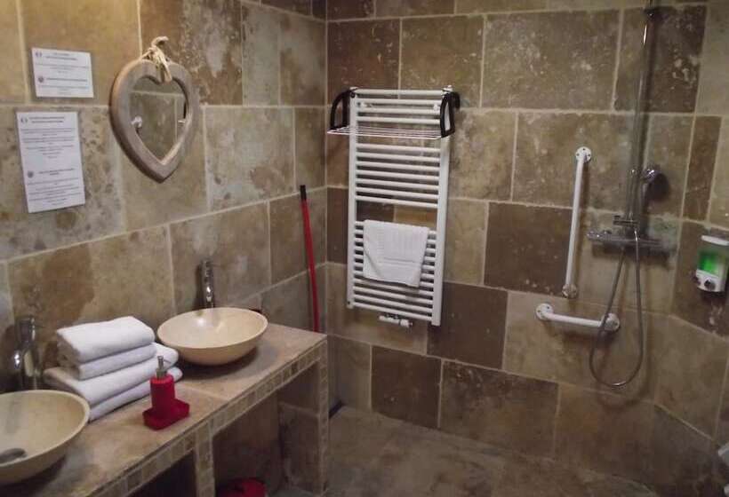 Четырехместный Номер Стандарт, Les Belles époques B&b   Piscine   Terrasses   Brumisateurs   Proche Puy Du Fou