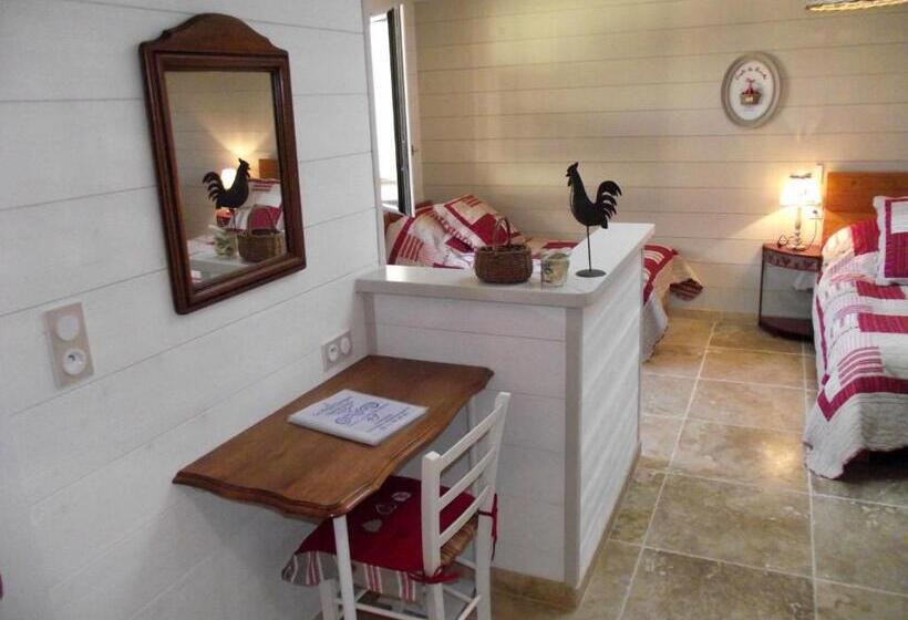 Четырехместный Номер Стандарт, Les Belles époques B&b   Piscine   Terrasses   Brumisateurs   Proche Puy Du Fou