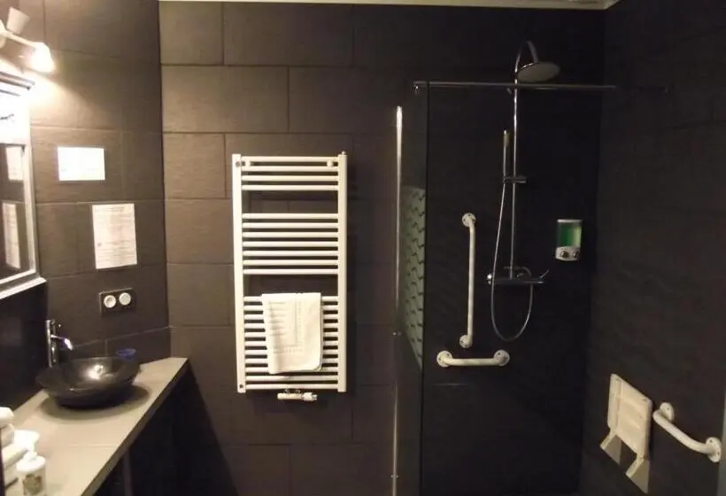 スタンダード5人部屋, Les Belles époques B&b   Piscine   Terrasses   Brumisateurs   Proche Puy Du Fou