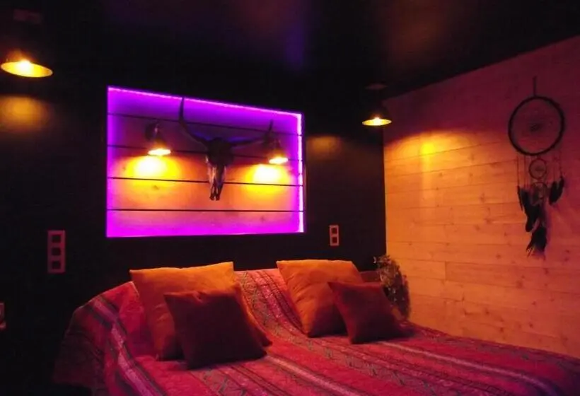 キングサイズベッドのデラックスルーム, Les Belles époques B&b   Piscine   Terrasses   Brumisateurs   Proche Puy Du Fou