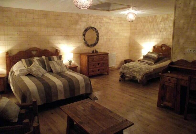Трехместный Номер Стандарт Вид на Бассейн, Les Belles époques B&b   Piscine   Terrasses   Brumisateurs   Proche Puy Du Fou