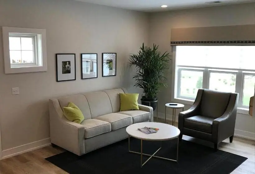メゾネットスイート, Bay Pointe Inn