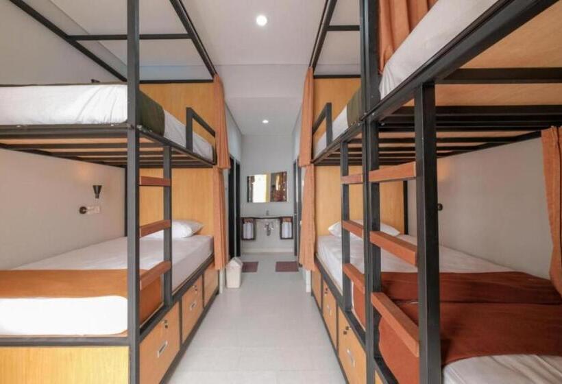 מיטה בחדר משותף, Canggu Castle