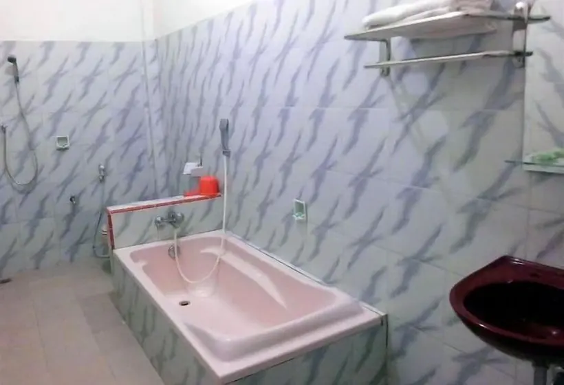 Quarto Deluxe, Nadia Bromo