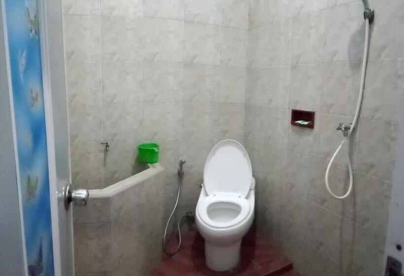 수피리어 룸, Nadia Bromo