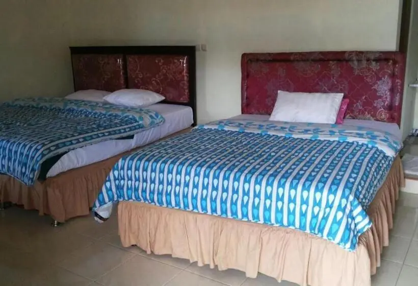 Quarto Deluxe, Nadia Bromo