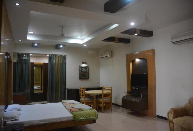 Полулюкс, Naveen Residency