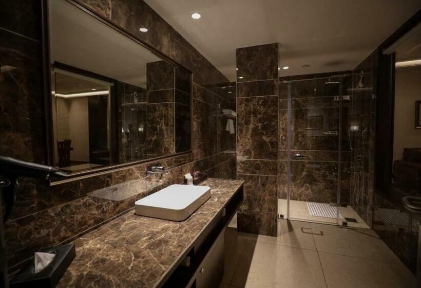 带大床的套房, Ramada By Wyndham Kapurthala