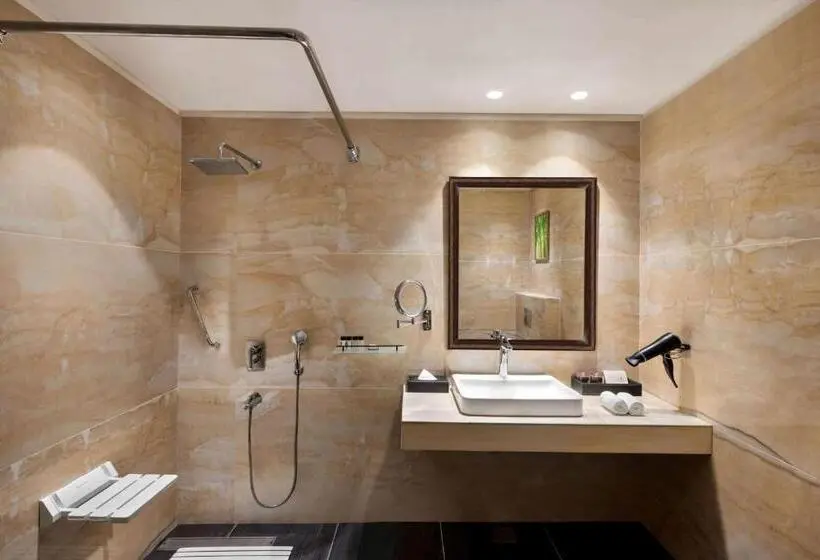 身障者適用キングサイズベッドルーム, Ramada By Wyndham Kapurthala