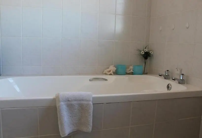 バス共有のスタンダードルーム, 57 On Wellington Accommodation