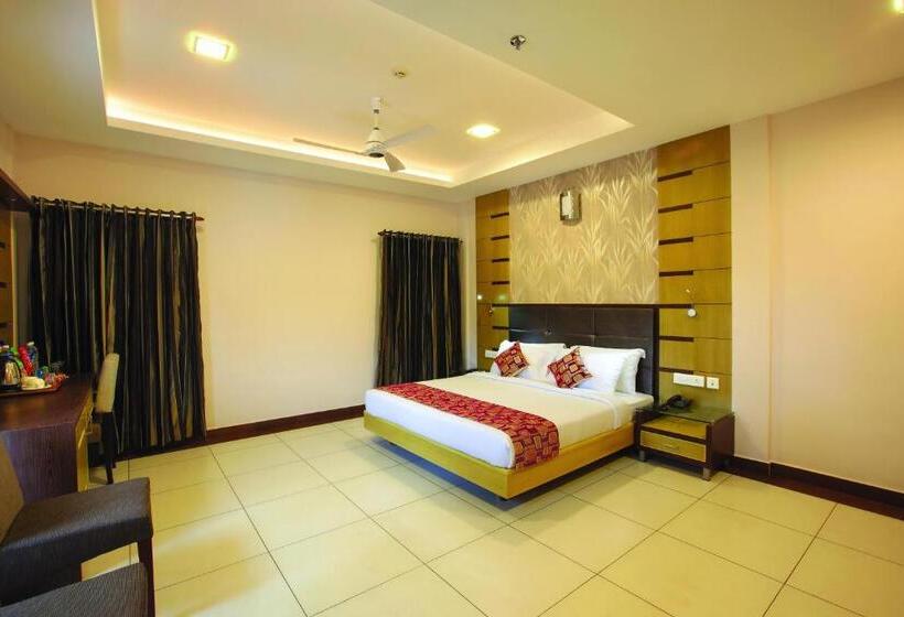 带阳台套房, Aswathy