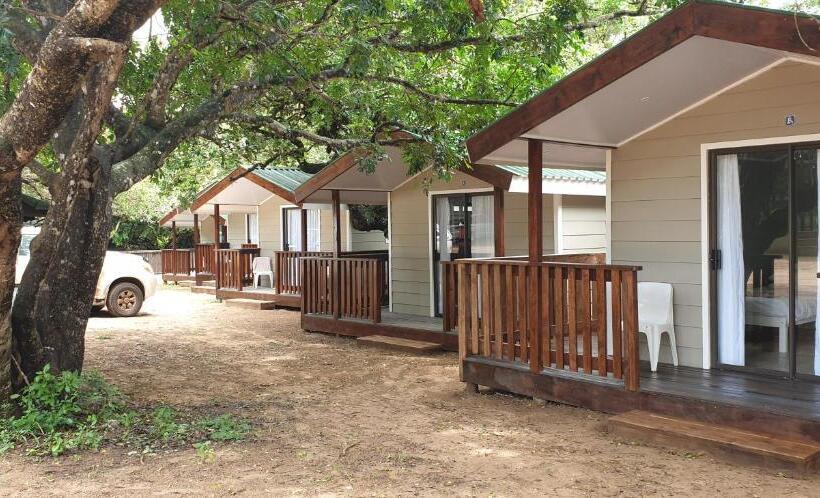 בקתה, Coral Divers